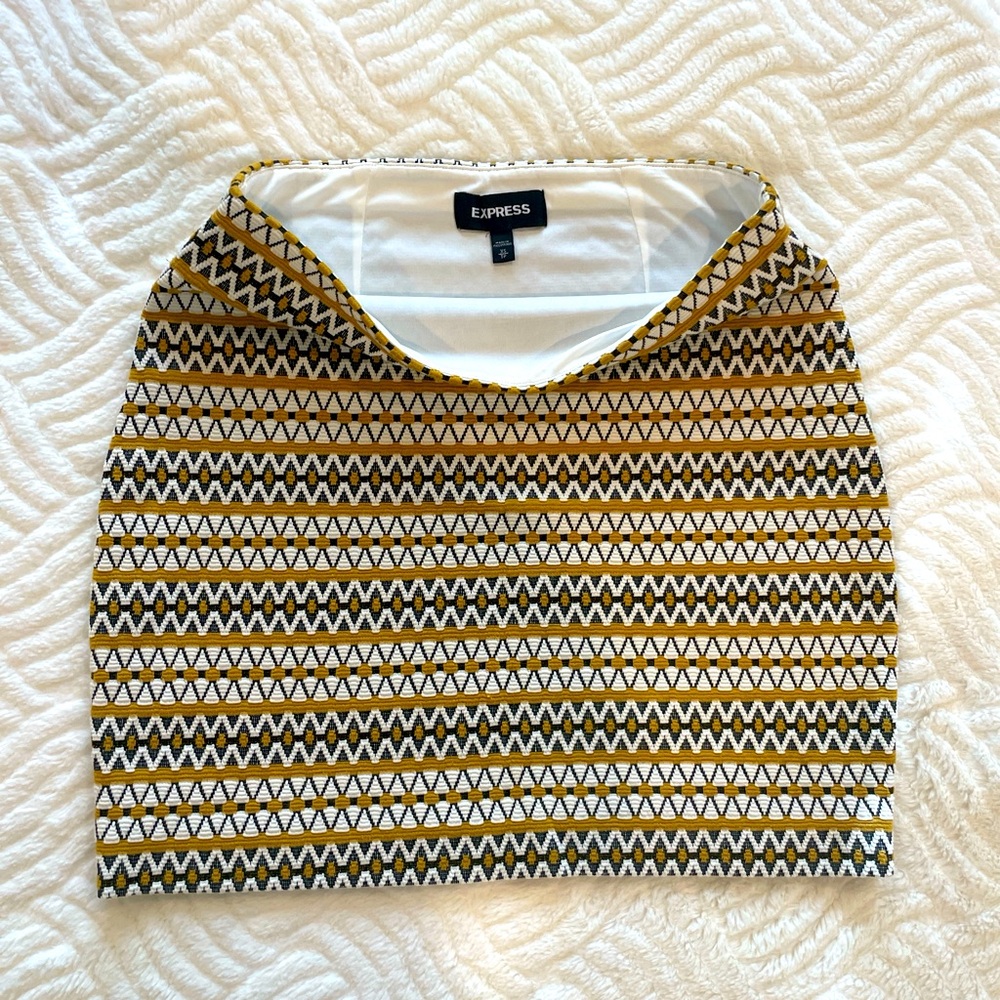 Beautiful X small patterned mini skirt. Like new.
